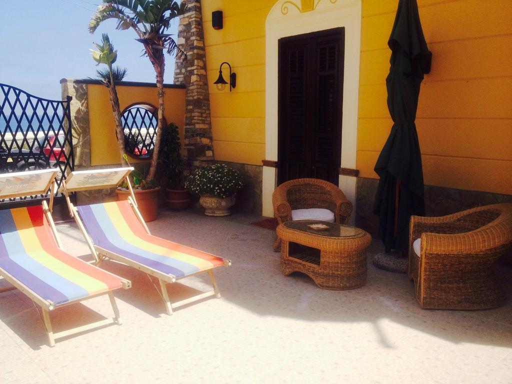 Apartamento Loft Sul Mare Balestrate Habitación foto