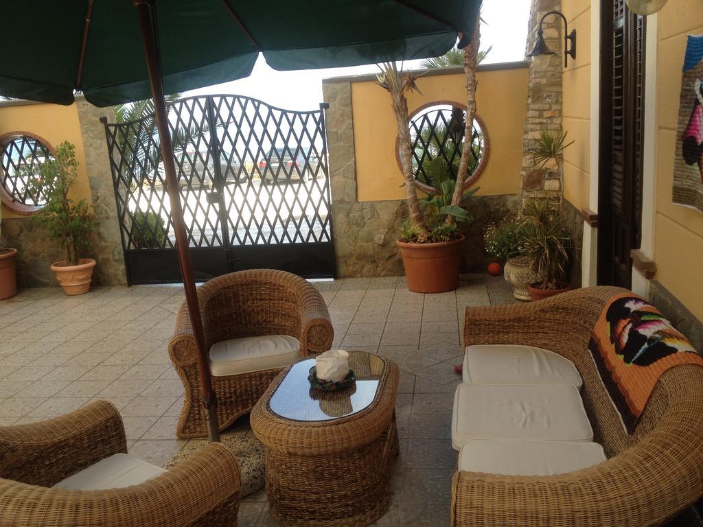 Apartamento Loft Sul Mare Balestrate Habitación foto